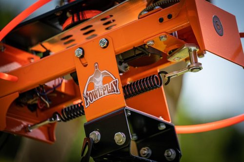 Do All Outdoors Fowl Play Electronic Clay Pigeon Thrower with 15' Foot Pedal, Holds 50 Clays New