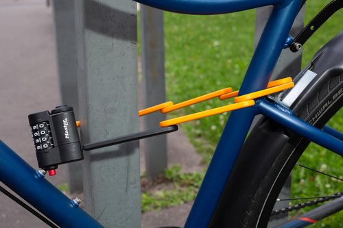 Master Lock Orange Hardened Steel Link Folding Bike Lock, Heavy Duty Anti-Theft Bicycle Lock with Customizable Combination, 2-1/2ft (80cm) Length x 0.15 in (4 mm), 8336EC