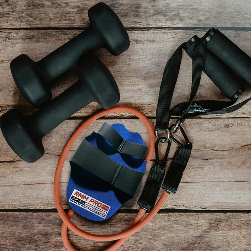 RMM PRO Grip Pad - Non-Slip Reversible Hand Protection for Weightlifting, MMA, And Extreme Sports - Gym Grip Pads - Ideal For Combatting Grip Fatigue (Men's Blue Grip Pads)