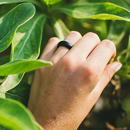 Qalo Women's Black Classic Athletics Silicone Ring Size 04