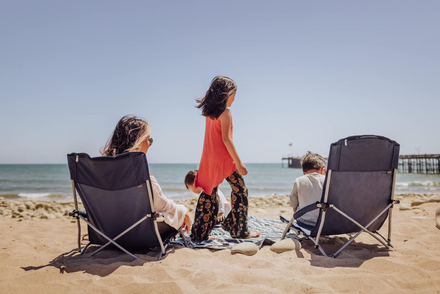 PICNIC TIME NCAA Tranquility Beach Chair with Carry Bag - Low Beach Chair for Adults - Low Lawn Chair