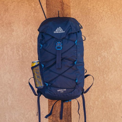 Gregory Nano 18L H2O Unisex Day Hiking/Commuter/Active Travel Backpack, Breathable Backpanel, Hydration Port, One Size Plus, Scuba Blue