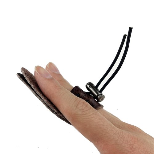 Miokun 4 Pack Leather Archery Finger Tabs, Adjustable Finger Guard Protective Gear,Right Hand (4)