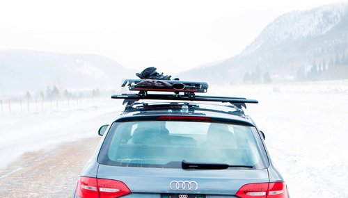 KUAT Grip 4 Durable Universal Car SUV Rooftop Crossbars Mounted Winter Sports Gear Hauling Transportation Slide-Out Locking Clamshell Rack, Fits 4 Skis/2 Snowboards - Pearl with Silver Anodize