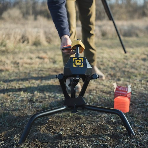 Caldwell Claymore Solo Clay Thrower with Foot Pedal, Angle Adjustment, and Auto Resetting Arm for Clay Shooting, Shooting Sports, Hunting