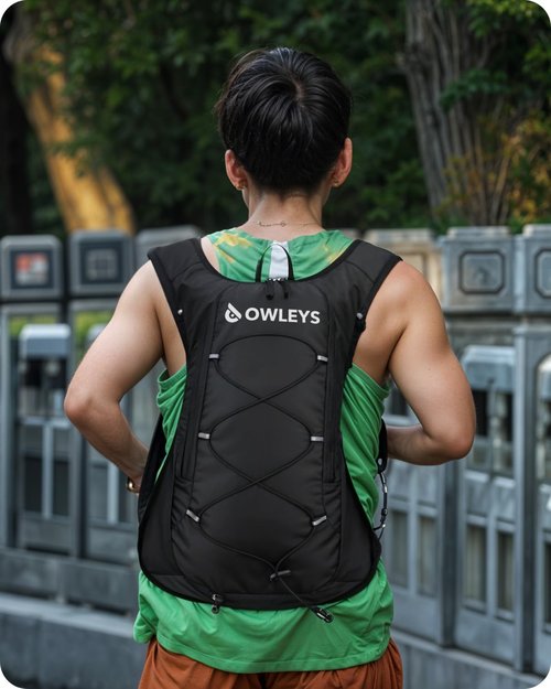 Owleys Hydration Backpack – Lightweight Waterproof Hydration Pack | 2L Water Bladder | Running & Cycling Backpack for Men & Women | Hiking & Festival Essential – Black 1pc