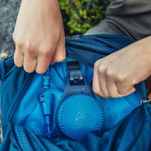 Gregory Nano 18L H2O Unisex Day Hiking/Commuter/Active Travel Backpack, Breathable Backpanel, Hydration Port, One Size Plus, Scuba Blue