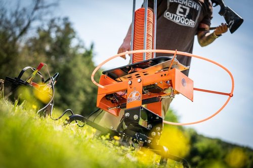 Do All Outdoors Fowl Play Electronic Clay Pigeon Thrower with 15' Foot Pedal, Holds 50 Clays New