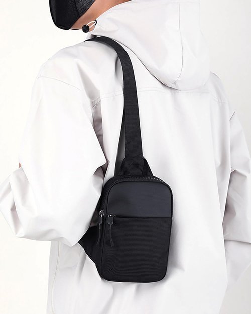 Suyzufly Crossbody Bag for Men Women Waterproof Sling Bag Casual Portable Chest Bag for Travel Workout Hiking Mini Sling Bag Black