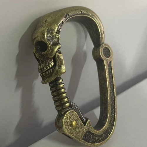Metal Skull Keychain, Skull Carabiner with Articulated Cervical Column Clasp, Heavy Duty Stainless Steel Cool Carabiner, Skull DIY Accessories for Climbing Hiking Backpacking (Silver)