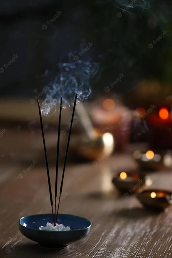 Incense Sticks Pack of 160 Sticks | White Sage Incense Sticks and Palo Santo Incense Sticks | Total 160 Sticks (80 Sticks of Each Scent) 310gms | Christmas Prayer | Agarbatti Sticks