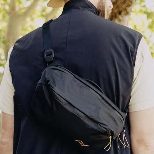 Peak Design Outdoor Sling 2L, Black, Padded Adjustable Shoulder Strap for Crossbody or Waist Carry, 2 Mesh Pockets, Ideal for Carrying Cameras & Small Essentials, Versatile Sling Bag for Men & Women