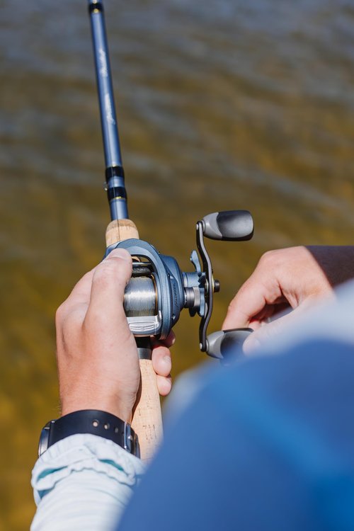 Pflueger 7' President Baitcast Low Profile Reel and Fishing Rod Combo, Medium Power, 1-Piece 24T Carbon Rod, Aluminum Spool