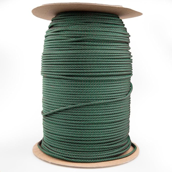 Paracord Planet Holiday Colors 550 Paracord – Great for DIY, Bracelets, and Lanyards – Mistletoe (250 Feet)
