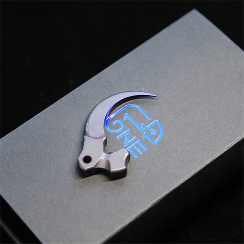 Titanium EDC Tool The Shape of Eagle Claw Multitool Camping Hiking Tactical Gear (Purple, S)