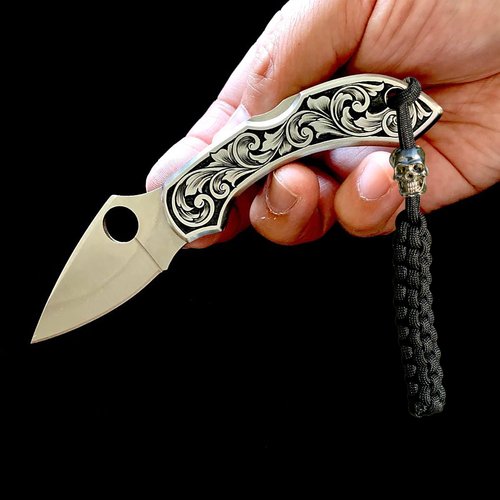 MALTERZER 2 PCS Tactical Paracord Keychain with Skull for Men, Women Hand-Casted Braided Lanyard Key Chain for Keys, Water Bottle, Backpack (Black 2 PCS)
