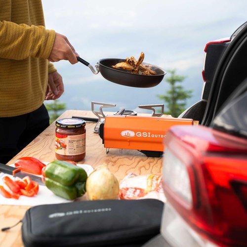 GSI Outdoors Selkirk 270 Butane Stove – Lightweight, Compact Camping Stove with High-Output Burner, Wind Guard, and Piezo Ignition for Outdoor Cooking