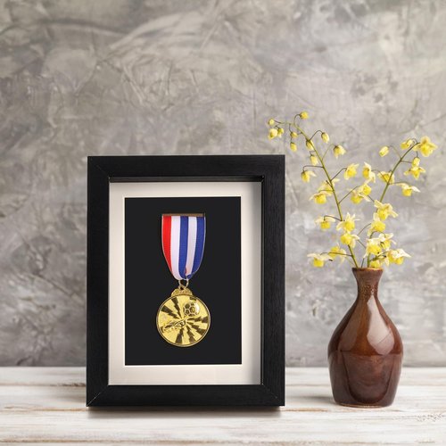 Coloch 2 Pack Medal Display Case, 6X 8 Wood Single Medal Display Frame Marathon Medal Storage Stand Decorative Badge Stand Box Glass Picture Frame for Marathon, Swimming, All Sports Medal (No Medal)