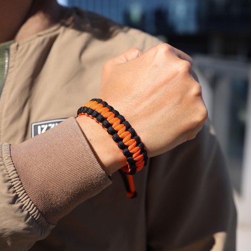 Xfoxstal 2Pcs Two-tone Paracord Bracelets Adjustable Handmade Braided Survival Bracelets for Women Camping Traveling Climbing Outdoor (Black and Orange)