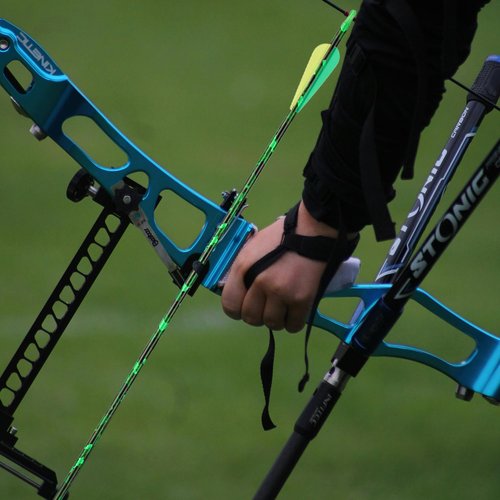 TOPARCHERY 30" Carbon Hunting Arrows Camo Shaft with 3" TPU Vanes and Removable Tips - 500 Spine Practice Target Arrows for Compound & Recurve Bow&Long Bow (Green&Yellow)