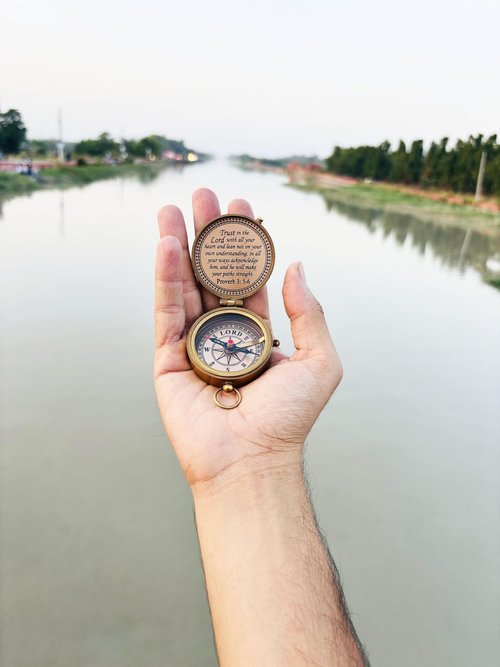 LEITH CAMINDS Trust in The Lord Engraved Compass with Wooden Box, Brass Antique Compass for Hiking, Camping, Religious Gifts Men Women Catholic, Graduation Gift- Inside Engraved, Bronze