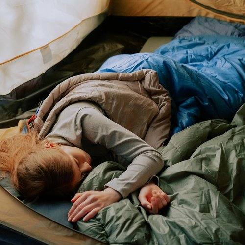 COVACURE Camping Blanket - Outdoor Travel Blanket, Packable, Puffy Blanket, Lightweight & Warm Quilt for Camping, Hiking, Backpacking, Outdoors, Travel, Beach（Blue）
