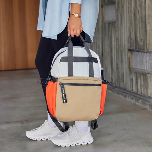 VOORAY 19L Katie Backpack, Large - Travel, Gym & Sports Backpack, Camel Color Block