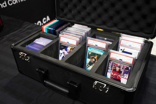 Premium 140-Card Holder Box, Carbon Fiber Graded Card Storage Case, TSA Lock, GPS Tracker Compartment, Fits PSA/BGS/CSG Slabs & Toploaders, 4 Rows, 4 EVA Dividers, Secure Travel for Sports, TCG Cards
