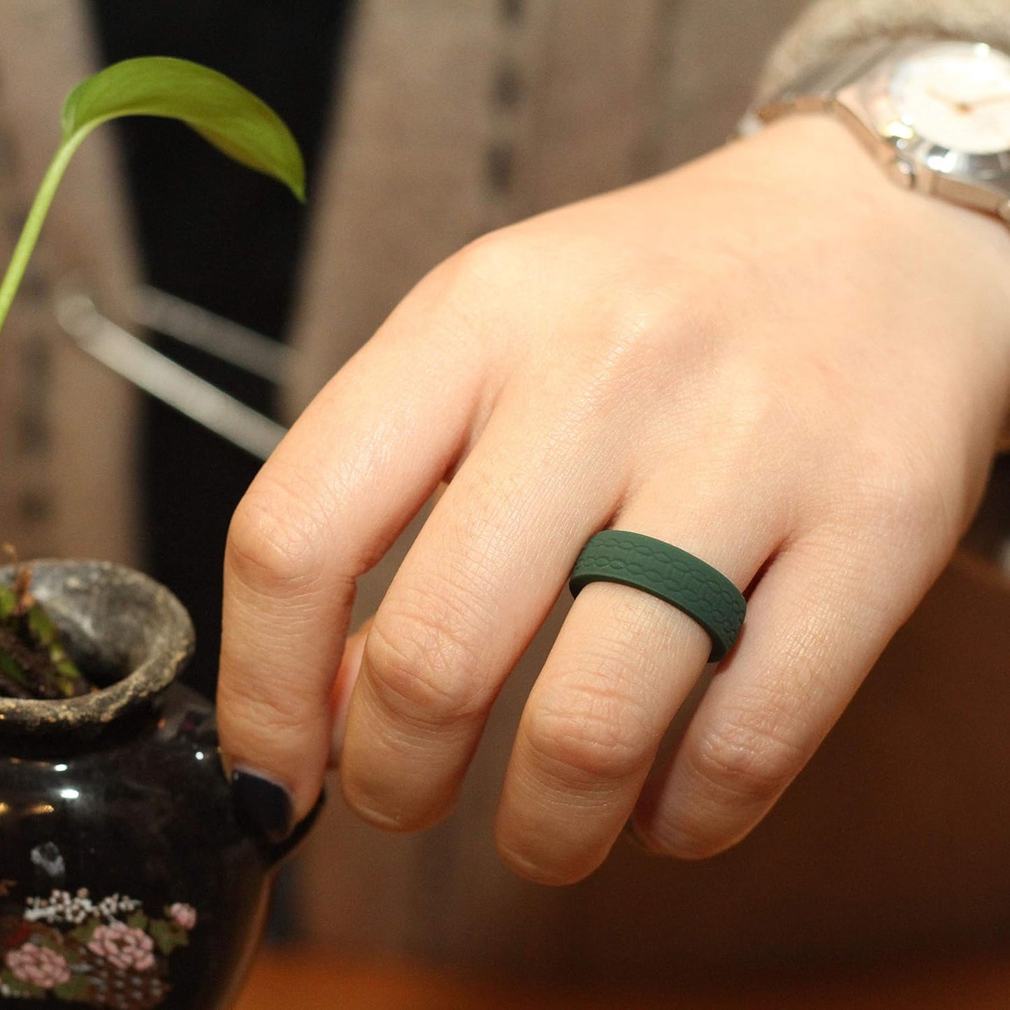 Tuhaoge Women's Silicone Wedding Ring - Silicone Rubber Wedding Bands - Representing Freedom & Dreams