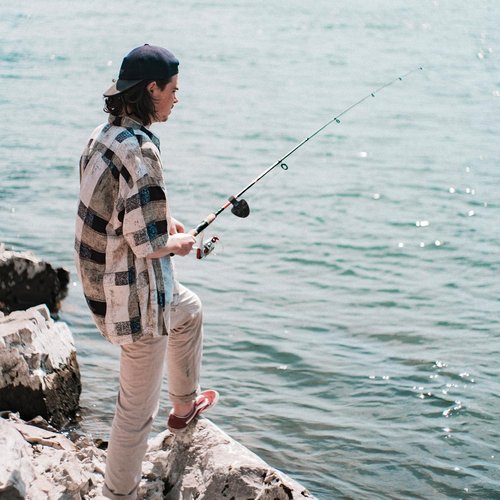 Coolnice 6 Packs Fishing Bite Alarm with Bonus 10 Batteries Sensitive Electronic Indicator LED Sound Alert On Fishing Rod with Loud Siren Suitable for Daytime Night Fishing Outdoor Carp