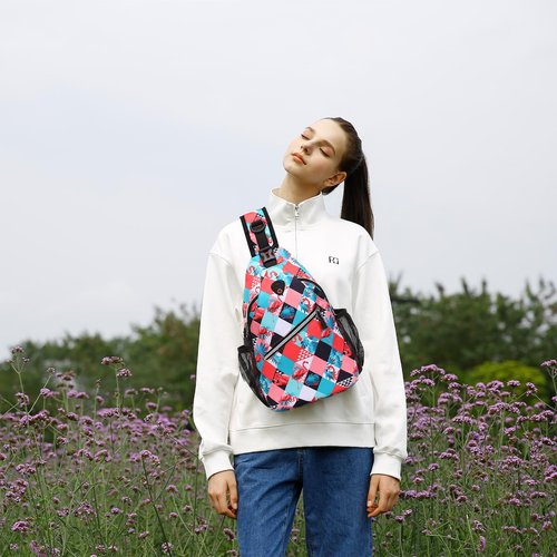MOSISO Crossbody Sling Backpack, Portable Travel Hiking Daypack Chest Sling Bag Casual Daypack One Strap Chest Backpack for Women Men Outdoor Hiking Travel, Flamingo&Rhombic Grid