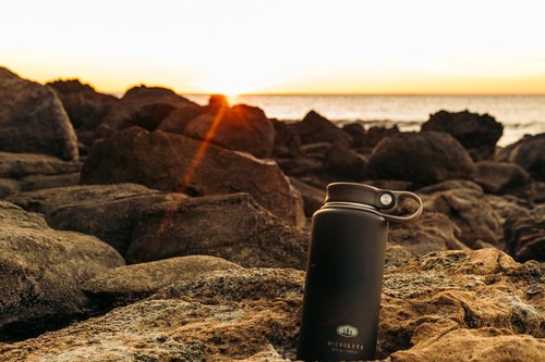 GSI Outdoors Microlite 1000 Twist - Vacuum Insulated Stainless Steel Water Bottle, Double Wall Thermal Flask, White, 32 Ounces