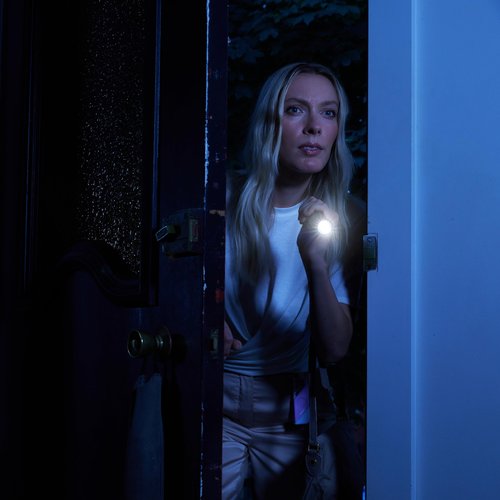 SABRE 2-in-1 Flashlight Design with Built-in Stun Gun, Powerful 1.76 µC Charge, 200 Lumen LED with 3 Modes; High, Low and Strobe, Rechargeable Battery, Hard Case and USB-C Charging Cord Included