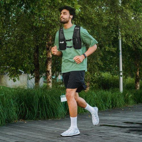 Runlight Running Vest for Women Men Lightweight Hydration Backpack Pack with 1.5L Water Bladder Bag Hydro Daypack for Hiking,Trail,Skiing,Camping,Cycling,Race,Marathon (Black New, One Size)