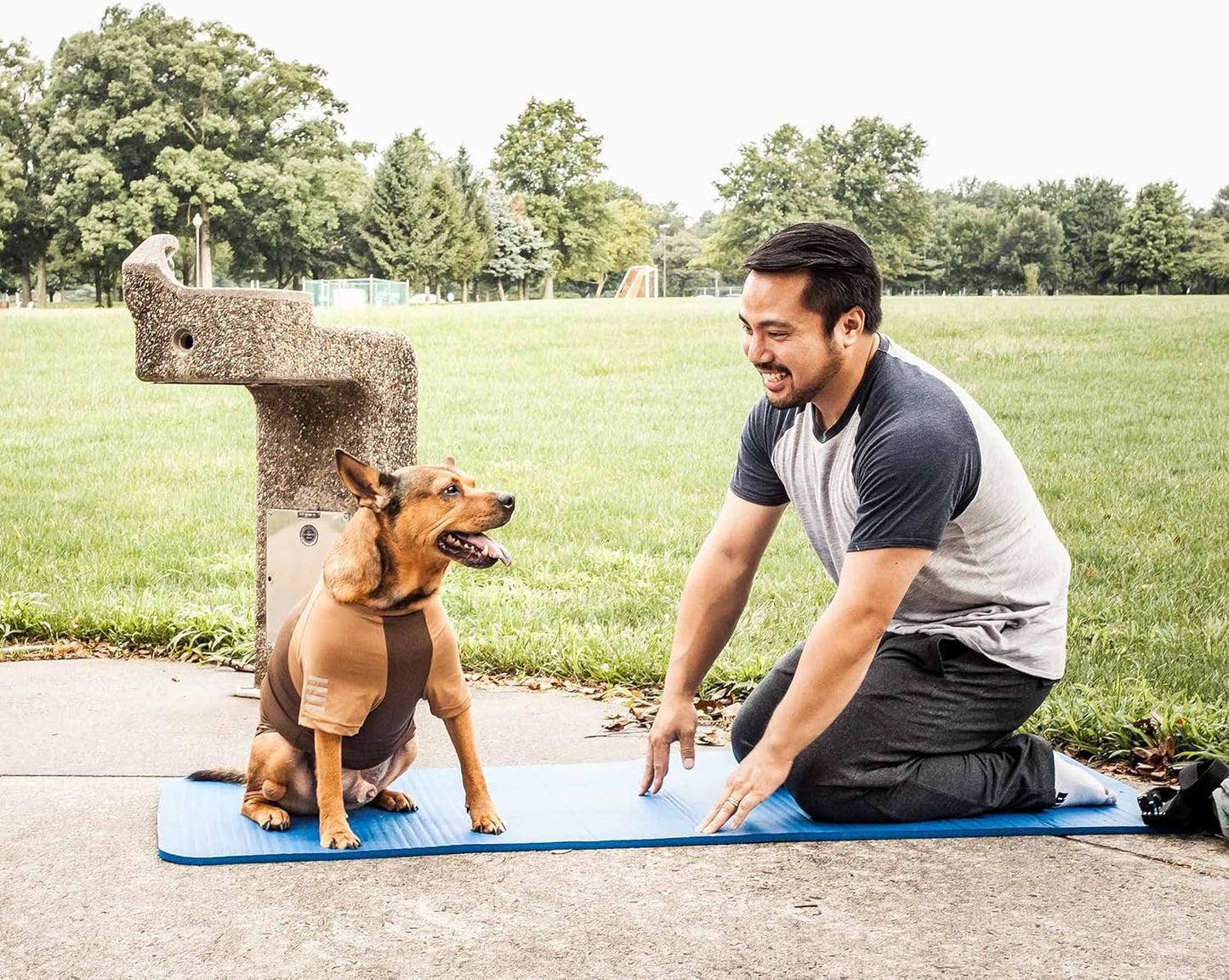 Pet Life ® Active 'Hybreed' 4-Way Stretch Two-Toned Performance Dog T-Shirt X-Large