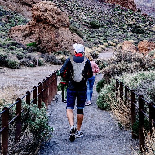 HITASTAR Hydration Backpack with 2L Hydration Bladder Lightweight Water Backpack Climbing Pouch for Hiking Hydration Pack for Running Cycling Hiking