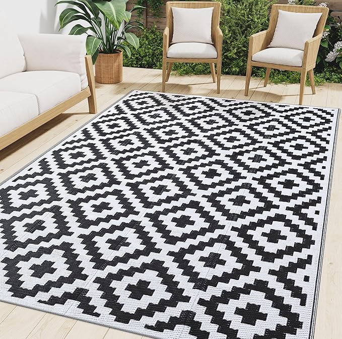 Smiry Waterproof Outdoor Rug 5x8 ft, Reversible Plastic Straw Patio Camping Rugs, Outdoor Indoor RV Mat Carpet for Patio, Outside Entry, Backyard, Deck, Bench, Picnic, Camper, Black & White