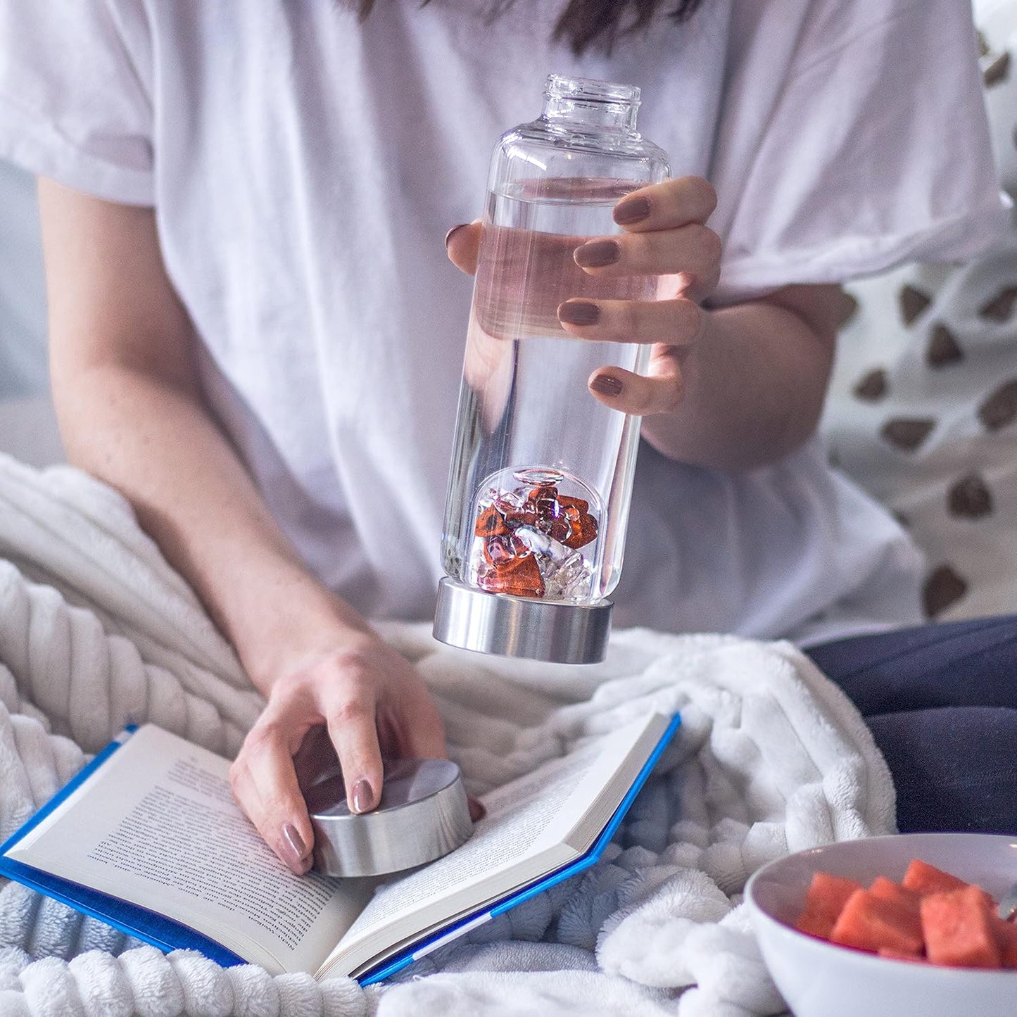 VitaJuwel ViA LUNA | Crystal Water Bottle with Rainbow Moonstone and Clear Quartz for Intuition, Empathy, Femininity