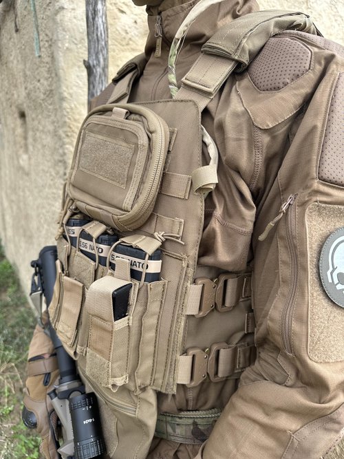 BOMTURN Great Tactical Outdoor Vest for Men Multifunctional Modular Molle Vest With Metal Buckles