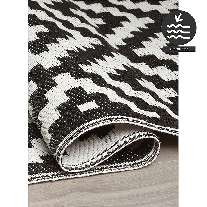 FH Home Outdoor Rug - Waterproof, Fade Resistant, Reversible - Premium Recycled Plastic - Geometric - Patio, Deck, Porch, Balcony, Laundry Room - Aztec - Black & White Crease Free - 4 x 6 ft