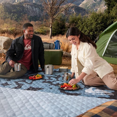 QUIKSILVER Sand-Free Beach Mat – Large Water-Resistant Outdoor Picnic Blanket, Lightweight Foldable Mat for Beach, Camping, Park, or Travel – Fits 4-6 People, Quick-Dry, Durable