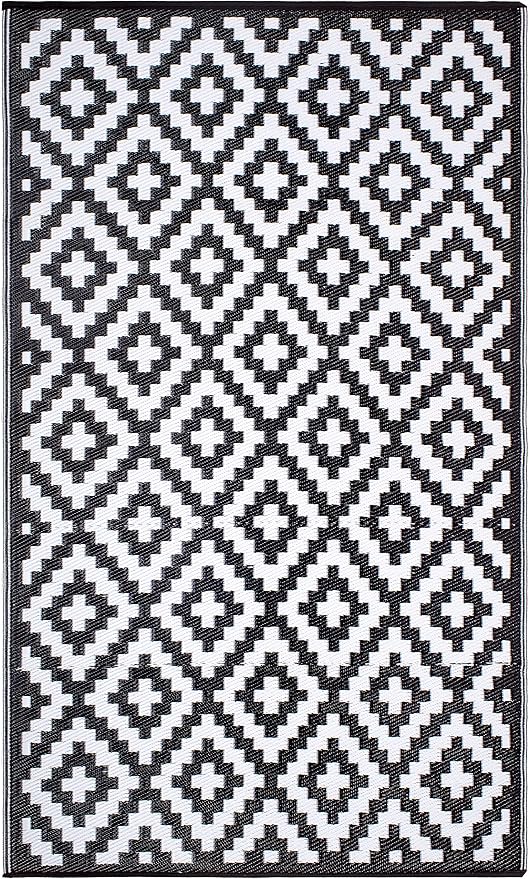 FH Home Outdoor Rug - Waterproof, Fade Resistant, Reversible - Premium Recycled Plastic - Geometric - Patio, Deck, Porch, Balcony, Laundry Room - Aztec - Black & White Crease Free - 4 x 6 ft