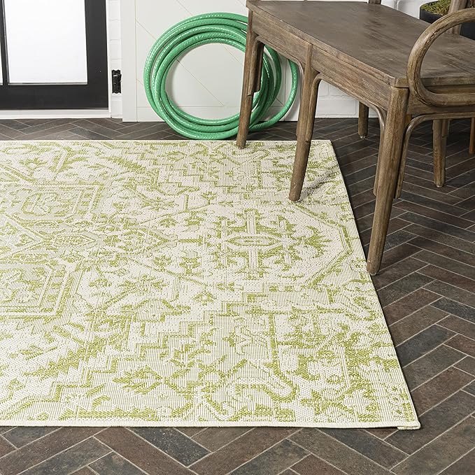 JONATHAN Y SMB105E-4 Estrella Bohemian Medallion Textured Weave Indoor Outdoor Area Rug, Coastal,Traditional,Transitional Easy Clean,Bedroom,Kitchen,Backyard,Patio, Non-Shed, Cream/Green, 4 X 6